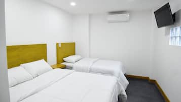 Tremannsrom | Skrivebord for bærbar PC, wi-fi (inkludert) og sengetøy