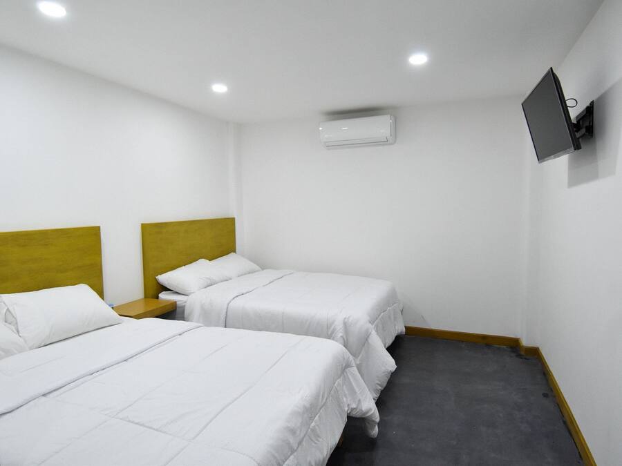 Quadruple Room | Laptop workspace, free WiFi, bed sheets