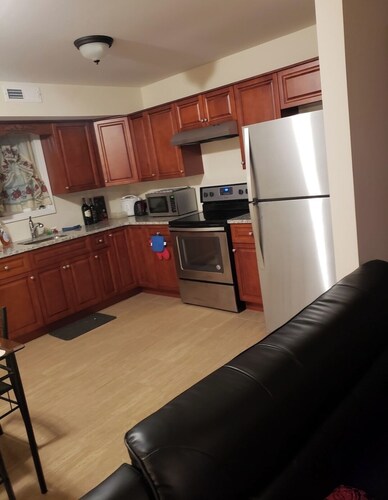 3-bedroom building in cool Bridgeport neighborhood one block from Stratford CT.