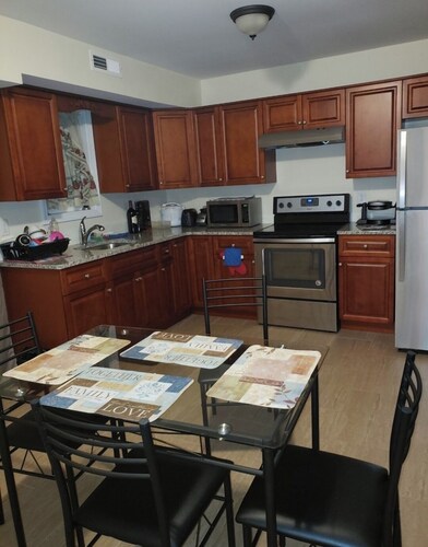 3-bedroom building in cool Bridgeport neighborhood one block from Stratford CT.