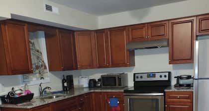 3-bedroom building in cool Bridgeport neighborhood one block from Stratford CT.