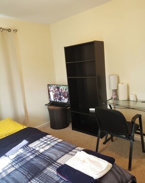 3 bedrooms, iron/ironing board, Internet, bed sheets