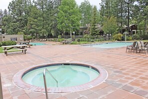 Et oppvarmet basseng