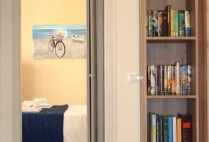 Cribs/infant beds