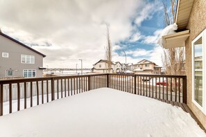 Property grounds - Gorgeous home in Newcastle; close to many amenities (Edmonton)