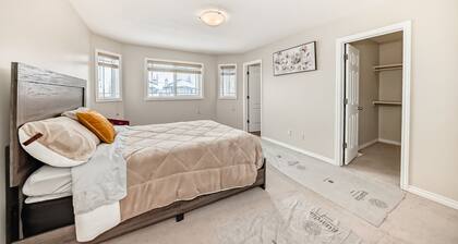 Gorgeous home in Newcastle; close to many amenities