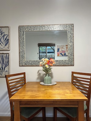 Comfort Apartment, Kitchenette, Garden Area | Dining room