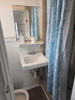 HandtĂŒcher, Seife, Toilettenpapier