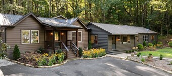 Dahlia House: Spacious 5 BDRM retreat in Highlands, NC, steps from town.