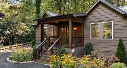 Dahlia House: Spacious 5 BDRM retreat in Highlands, NC, steps from town.