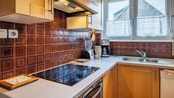 Réfrigérateur, micro-ondes, four, lave-vaisselle