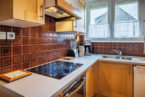 Réfrigérateur, micro-ondes, four, lave-vaisselle