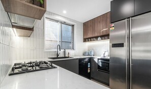 Fridge, microwave, oven, stovetop - KozyGuru | Rozelle | Sunny Brick Gem + Parking (Rozelle)