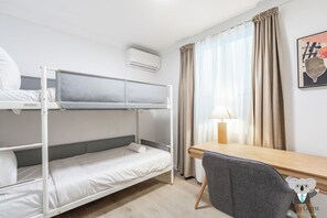 3 室のベッドルーム、アイロン / アイロン台、WiFi、ベッドシーツ
