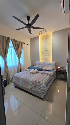 3 bedrooms, iron/ironing board, free WiFi, bed sheets - Kajang Retreat: Spacious 3BR (Kajang)