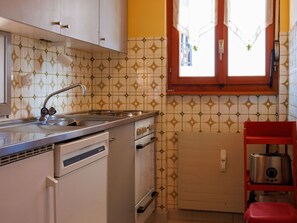 Oven, dishwasher, high chair