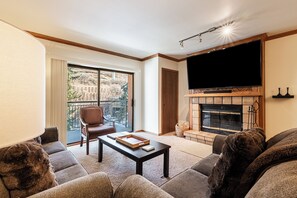 Smart TV, fireplace - Park City Park Station 2B/2B Main Street / Community Hot Tub, Sauna, Pool! Skiing & Main Street (Park City)