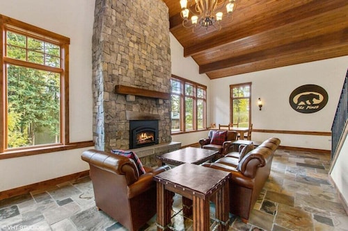 4 bedroom ski condo - fully renovated