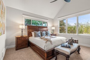 5 soverom, skrivebord, strykejern/-brett og wi-fi (inkludert)