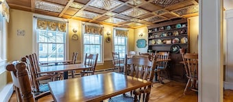 Quaint Queen room at the Chester Inn