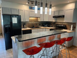 Mikroaaltouuni, uuni, liesi, astianpesukone