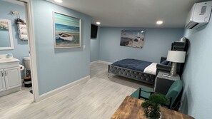 1 slaapkamer, een strijkplank/strijkijzer, internet, beddengoed