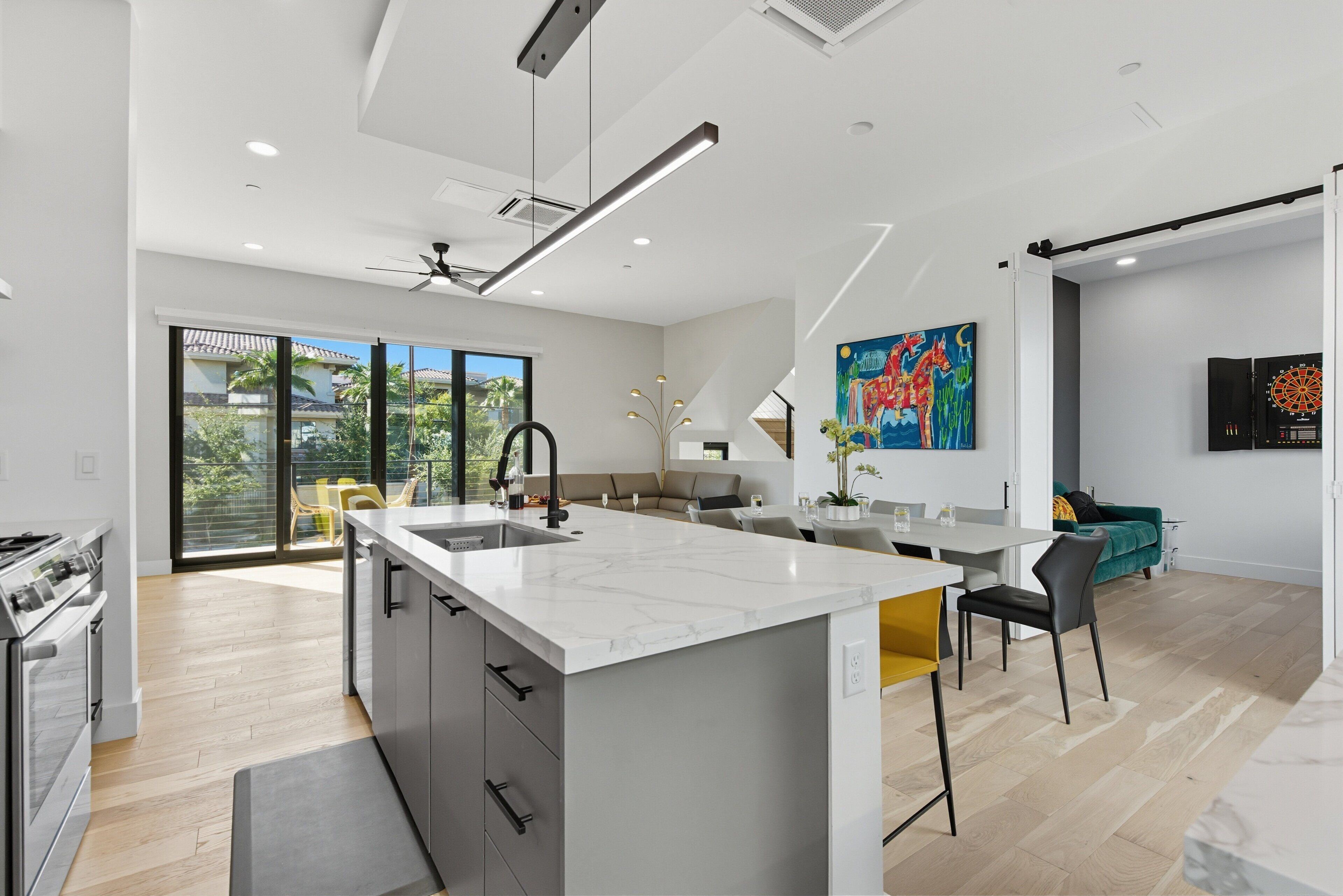 冰箱、微波炉、烤箱、炉灶