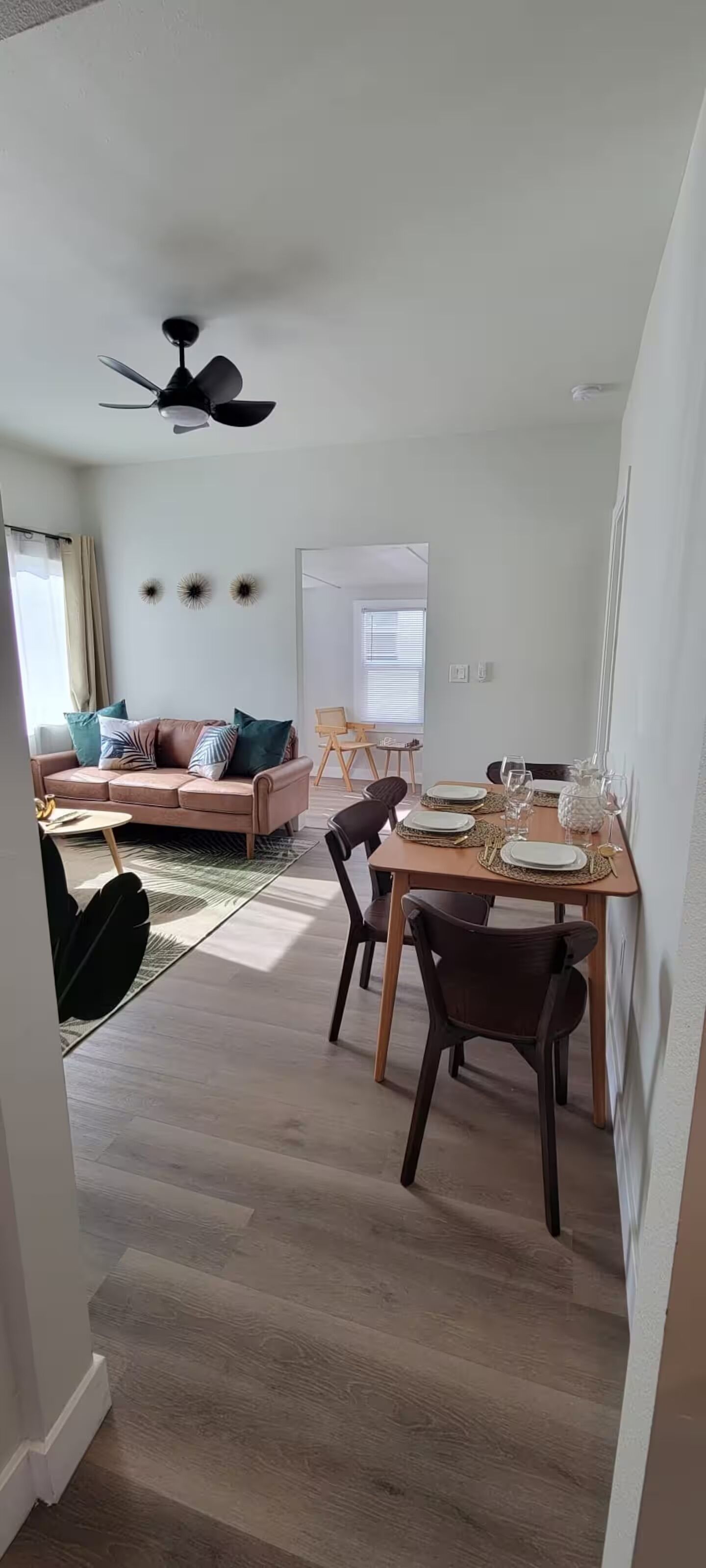 Elms Edge, Game Room, Ac, 10 Minutes To The Beaches, Private Parking, 2 Bedrooms - Long Beach, CA