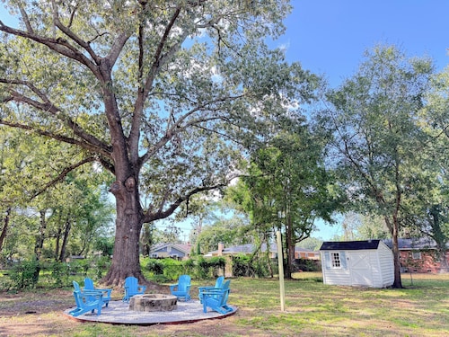 Beautifully Renovated Stylish 3 bdrm