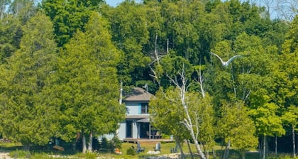 Daybreak Shores – Lake Michigan Retreat – Walkout Beach, Deck & Bonfire Pit