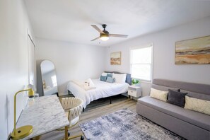 2 quartos, escrivaninha, Wi-Fi de cortesia, roupa de cama