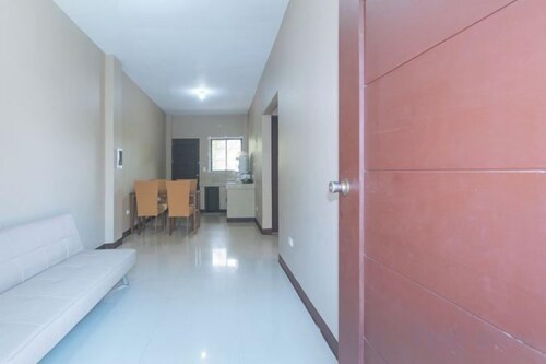 RedDoorz @ Aurea Apartelle