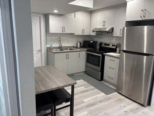 Close to Kelso conservation and Toronto Premium Outlet mall, quiet neighbourhood