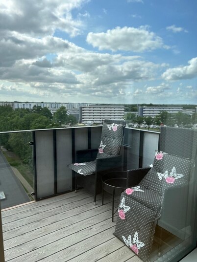 Family Beach Apartment · Near Metro, Shops & Attractions