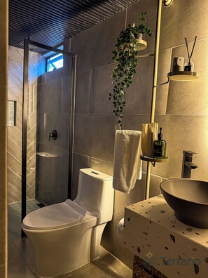 Comfort Apartment | Bathroom | Shower, hair dryer, towels, soap - Terrario las acacias  (Armenia)