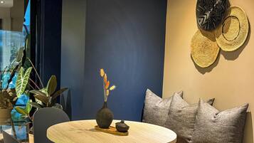 Appartamento Design | Area soggiorno | TV a schermo piatto 55 pollici con canali digitali