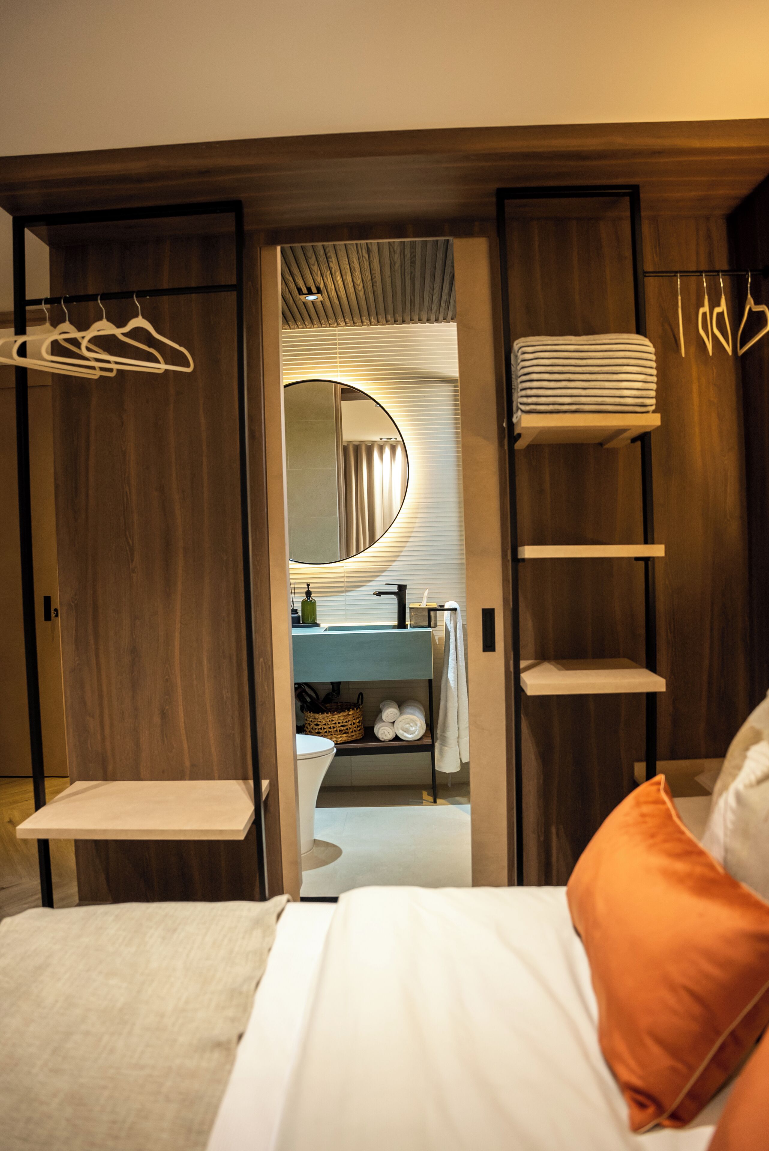 Exclusive Apartment | Peralatan tempat tidur premium, ruang kerja komputer riba, kalis bunyi 