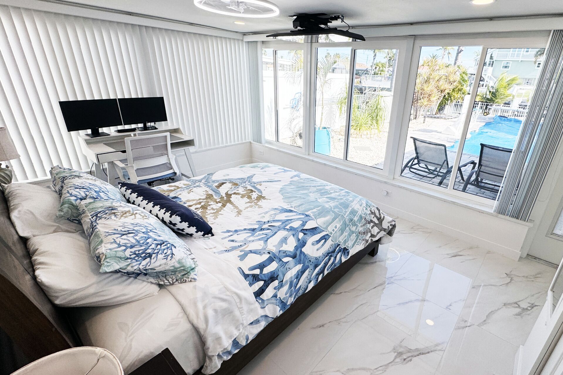 3 chambres, bureau, fer et planche à repasser, lit parapluie