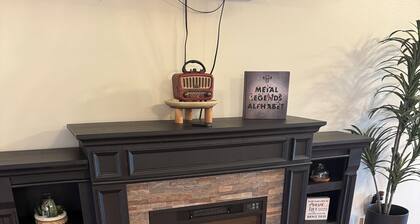 3-bedroom 2 bath House Featuring a Music Theme Decor