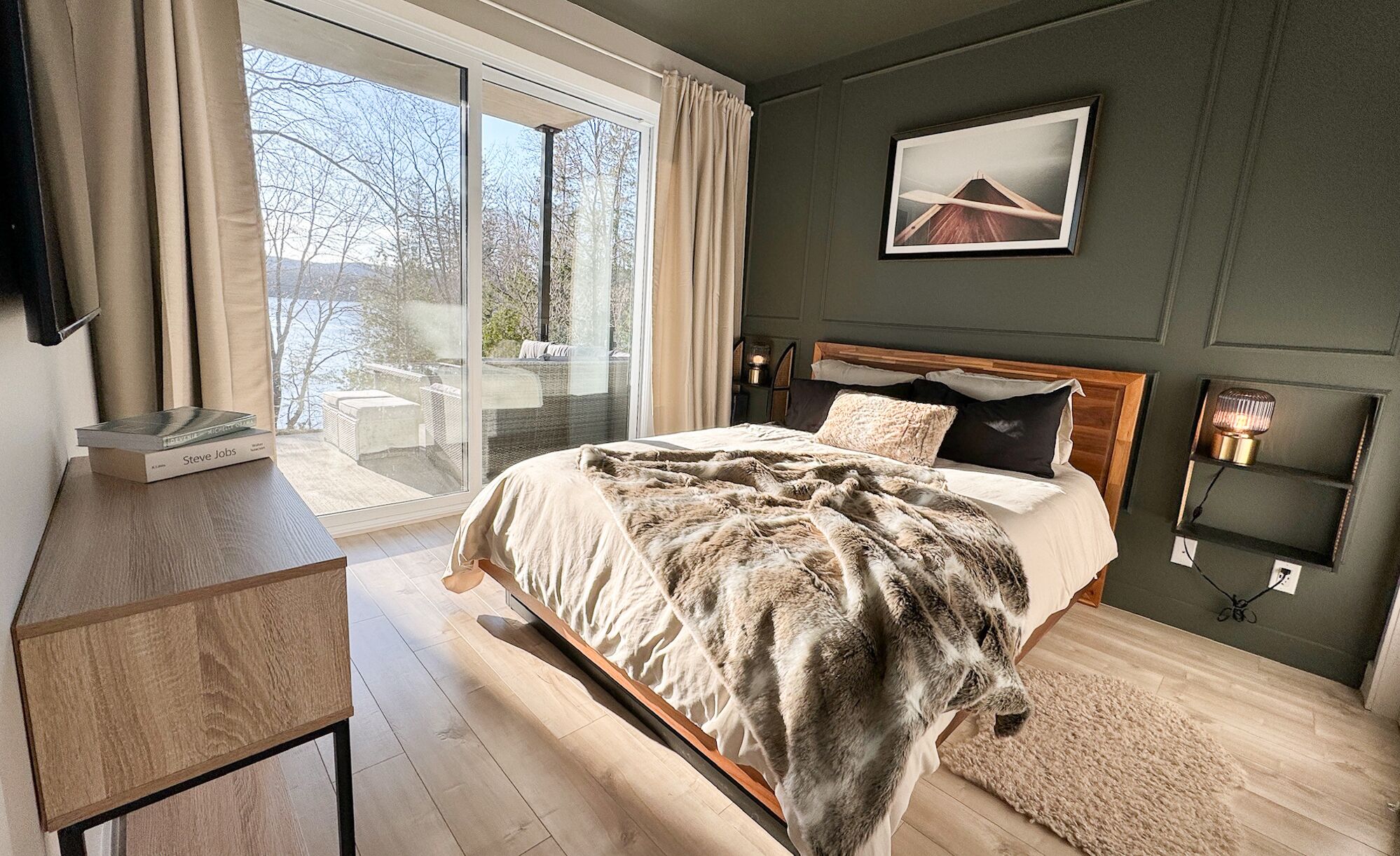 1 多间卧室、上网接入、床单