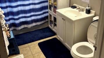 Handtücher, Seife, Toilettenpapier