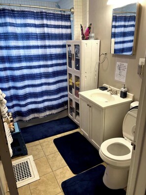 Handtücher, Seife, Toilettenpapier