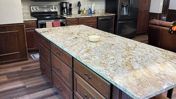 Mikroaaltouuni, uuni, liesi, astianpesukone