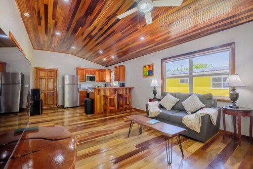 Dory's Loft: Stunning 2nd-Floor View Beachfront 1BR Casita