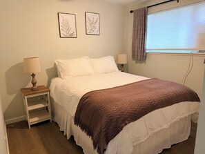 2 bedrooms, desk, iron/ironing board, travel crib