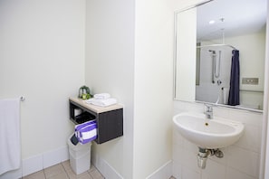 Comfort Studio, City View | Bathroom amenities | Shower, hair dryer, towels, soap