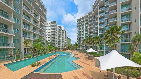 Outdoor pool - Studio in the City with pool and BBQ (Cairns)