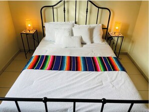 4 habitaciones, tabla de planchar con plancha, wifi y ropa de cama 