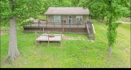 Charming 2-bd house with lake views &ride right to both loop 2 and loto sxs park