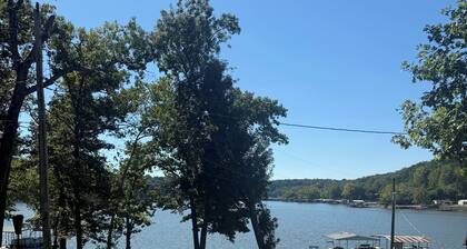 Charming 2-bd house with lake views &ride right to both loop 2 and loto sxs park